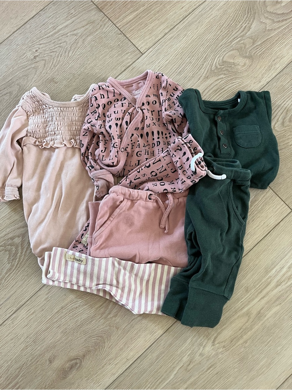 L'ovedbaby lot, size 6-9 months, 7 pieces total (green and pink)